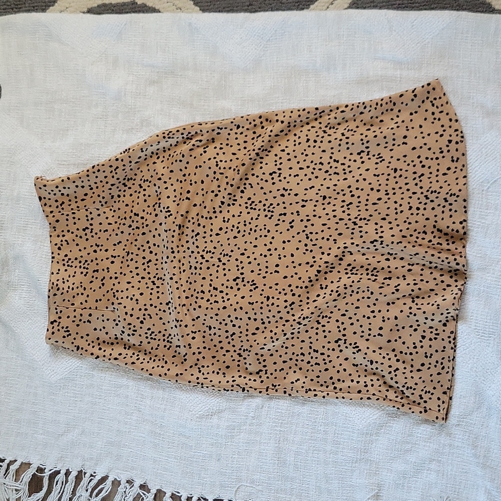 Tan spotted skirt